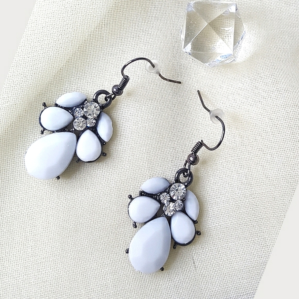 Vintage White Floral Faux Rhinestone Teardrop Earrings